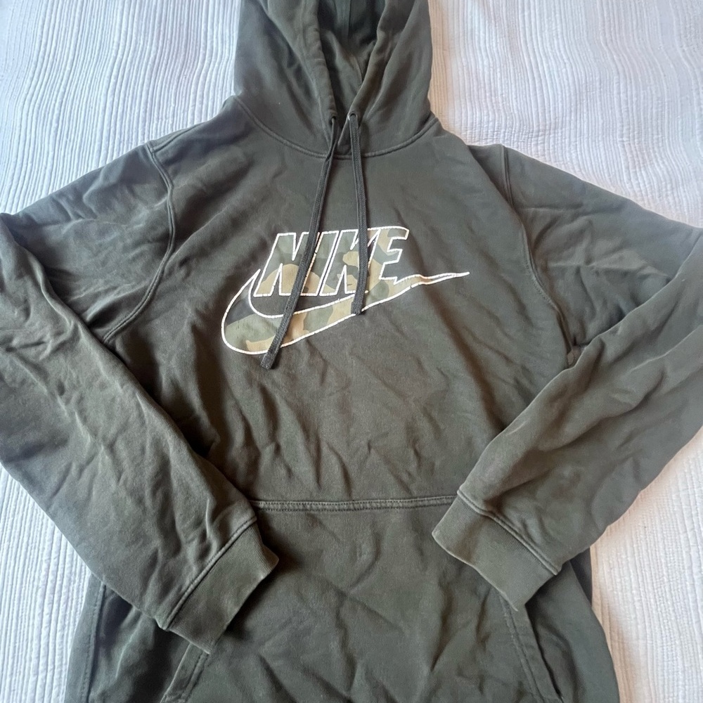 Nike Men's Camouflage Logo Olive Sweater